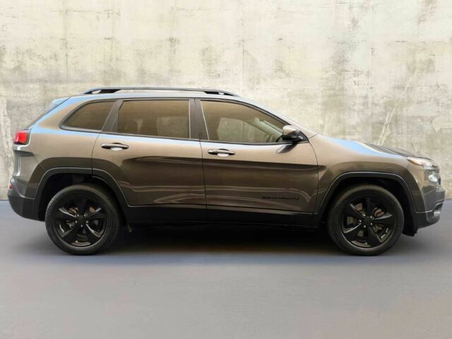 Джип Чероки 2016 в Днепре (Днепропетровске) на Automoto.ua Серый Джип Чероки, объемом двигателя 2.4 л и пробегом 80 тыс. км за 12600 $, фото 5 на Automoto.ua