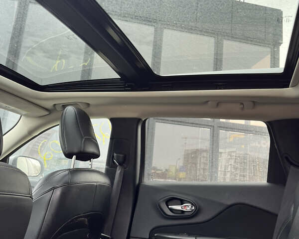 Сірий Джип Cherokee, об'ємом двигуна 2.4 л та пробігом 183 тис. км за 9950 $, фото 12 на Automoto.ua