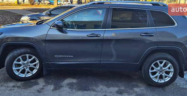 Сірий Джип Cherokee, об'ємом двигуна 2.36 л та пробігом 167 тис. км за 13000 $, фото 1 на Automoto.ua