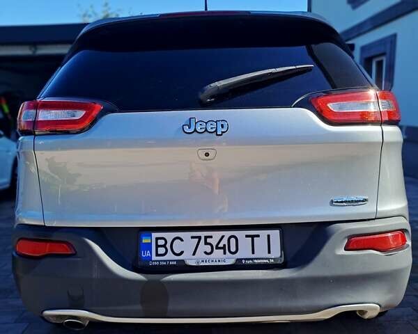 Серый Джип Чероки, объемом двигателя 2.36 л и пробегом 150 тыс. км за 12900 $, фото 2 на Automoto.ua