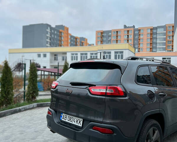 Серый Джип Чероки, объемом двигателя 2.36 л и пробегом 134 тыс. км за 12400 $, фото 4 на Automoto.ua