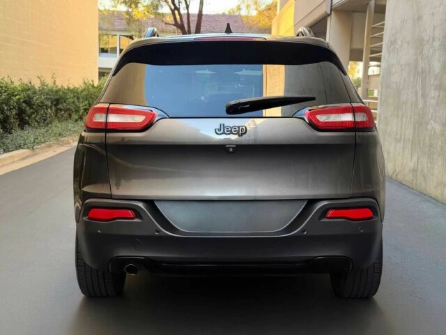 Джип Чероки 2016 в Днепре (Днепропетровске) на Automoto.ua Серый Джип Чероки, объемом двигателя 2.4 л и пробегом 80 тыс. км за 12600 $, фото 4 на Automoto.ua