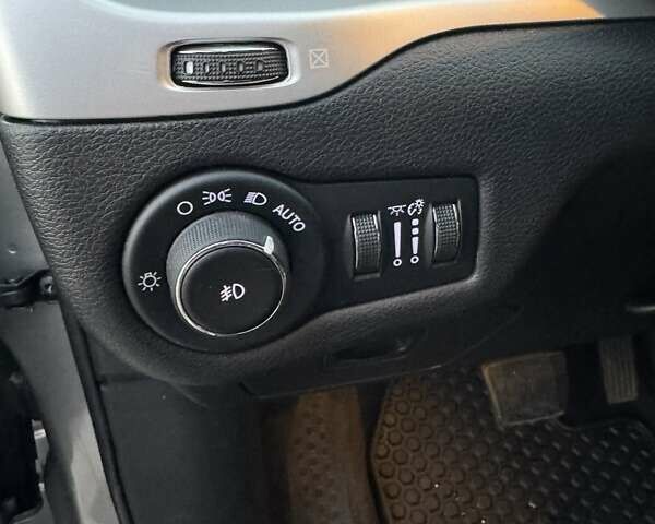 Сірий Джип Cherokee, об'ємом двигуна 2.36 л та пробігом 120 тис. км за 14500 $, фото 26 на Automoto.ua