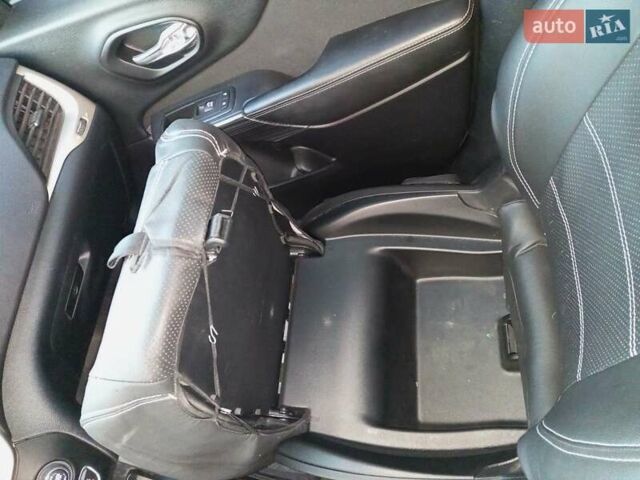 Серый Джип Чероки, объемом двигателя 2.36 л и пробегом 154 тыс. км за 13000 $, фото 13 на Automoto.ua