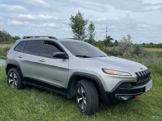 Сірий Джип Cherokee, об'ємом двигуна 2.4 л та пробігом 320 тис. км за 12000 $, фото 4 на Automoto.ua