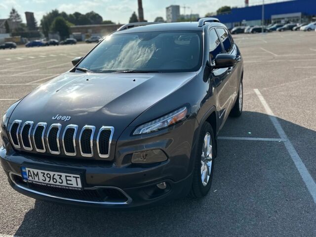 Сірий Джип Cherokee, об'ємом двигуна 0.24 л та пробігом 135 тис. км за 13500 $, фото 1 на Automoto.ua