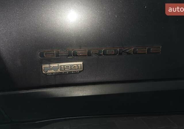 Серый Джип Чероки, объемом двигателя 3.24 л и пробегом 102 тыс. км за 15500 $, фото 4 на Automoto.ua