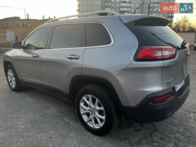 Серый Джип Чероки, объемом двигателя 2.4 л и пробегом 154 тыс. км за 14200 $, фото 5 на Automoto.ua