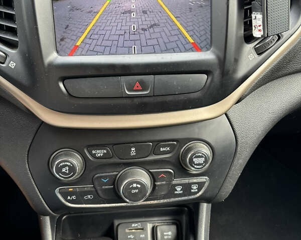 Серый Джип Чероки, объемом двигателя 2.36 л и пробегом 90 тыс. км за 13600 $, фото 32 на Automoto.ua