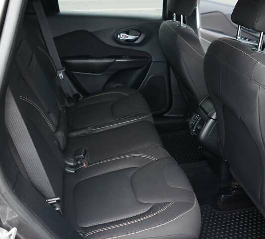 Сірий Джип Cherokee, об'ємом двигуна 2.36 л та пробігом 150 тис. км за 14500 $, фото 23 на Automoto.ua