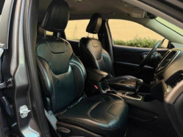 Джип Чероки 2016 в Днепре (Днепропетровске) на Automoto.ua Серый Джип Чероки, объемом двигателя 2.4 л и пробегом 80 тыс. км за 12600 $, фото 6 на Automoto.ua