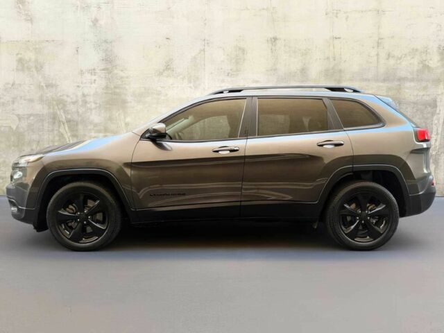 Джип Чероки 2016 в Днепре (Днепропетровске) на Automoto.ua Серый Джип Чероки, объемом двигателя 2.4 л и пробегом 80 тыс. км за 12600 $, фото 3 на Automoto.ua