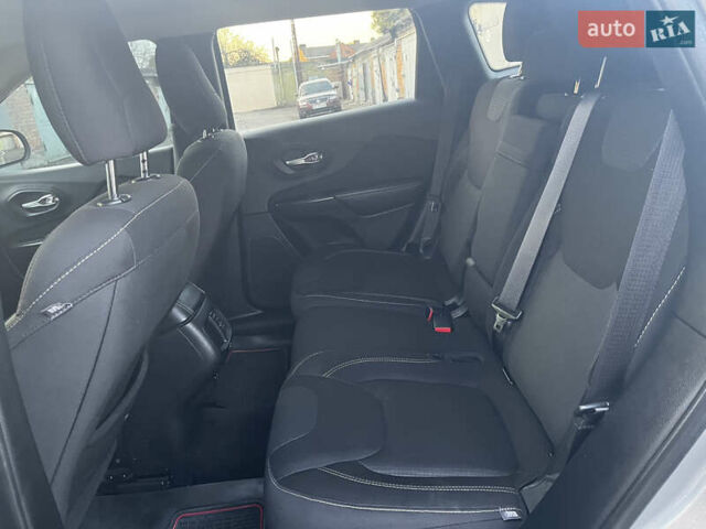 Серый Джип Чероки, объемом двигателя 2.4 л и пробегом 154 тыс. км за 14200 $, фото 9 на Automoto.ua