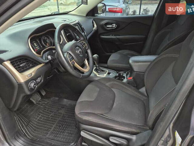 Серый Джип Чероки, объемом двигателя 2.36 л и пробегом 128 тыс. км за 17400 $, фото 20 на Automoto.ua