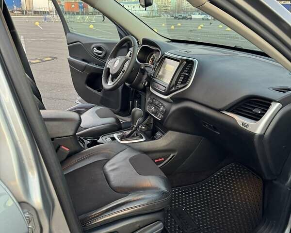 Сірий Джип Cherokee, об'ємом двигуна 2.36 л та пробігом 120 тис. км за 14500 $, фото 18 на Automoto.ua