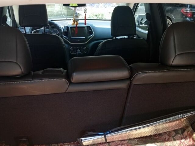 Джип Чероки 2016 в Киеве на Automoto.ua Серый Джип Чероки, объемом двигателя 3.2 л и пробегом 135 тыс. км за 15000 $, фото 5 на Automoto.ua