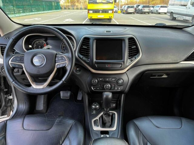 Серый Джип Чероки, объемом двигателя 2.4 л и пробегом 145 тыс. км за 10700 $, фото 4 на Automoto.ua