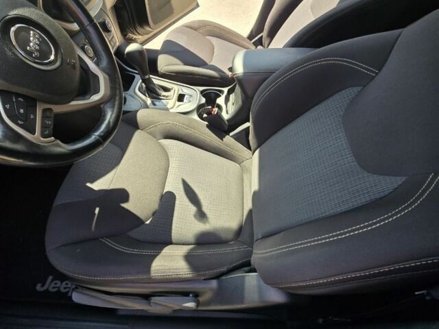 Сірий Джип Cherokee, об'ємом двигуна 3.2 л та пробігом 281 тис. км за 12500 $, фото 9 на Automoto.ua