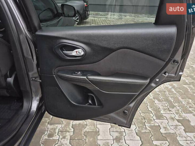 Серый Джип Чероки, объемом двигателя 2.36 л и пробегом 128 тыс. км за 17400 $, фото 15 на Automoto.ua