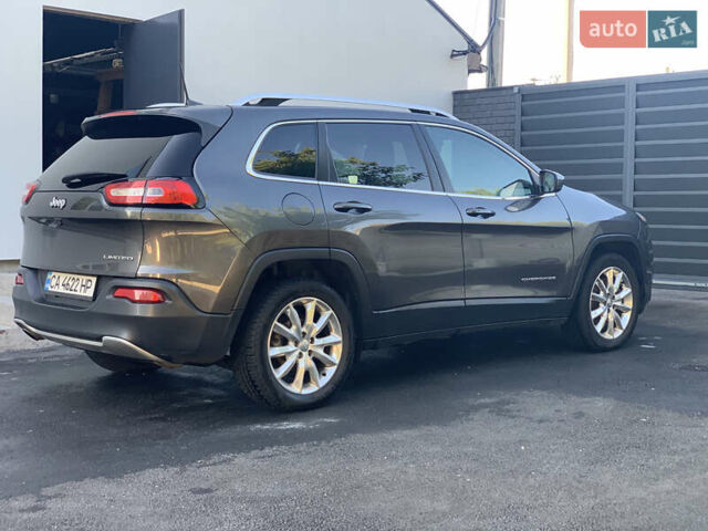 Серый Джип Чероки, объемом двигателя 2.36 л и пробегом 175 тыс. км за 14900 $, фото 3 на Automoto.ua
