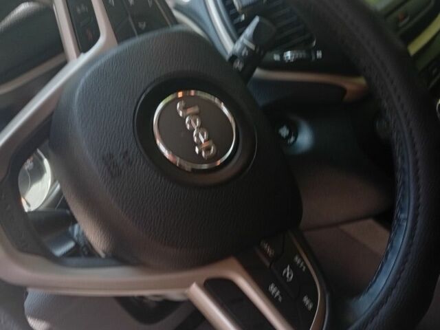 Джип Чероки 2016 в Киеве на Automoto.ua Серый Джип Чероки, объемом двигателя 3.2 л и пробегом 135 тыс. км за 15000 $, фото 2 на Automoto.ua