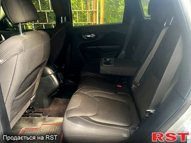 Сірий Джип Cherokee, об'ємом двигуна 2.4 л та пробігом 154 тис. км за 14650 $, фото 6 на Automoto.ua