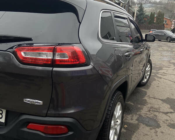 Серый Джип Чероки, объемом двигателя 2.4 л и пробегом 150 тыс. км за 11900 $, фото 7 на Automoto.ua