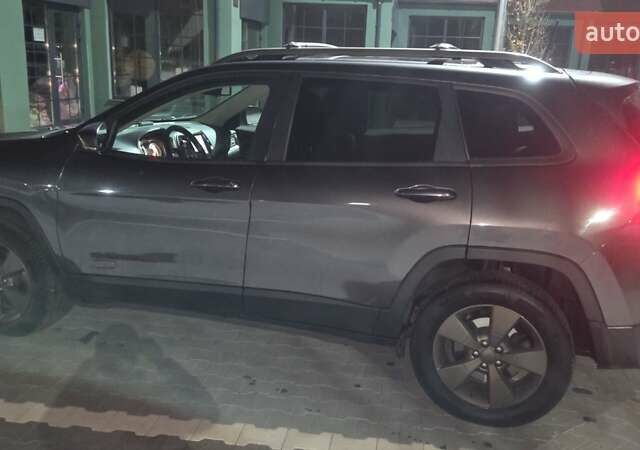 Серый Джип Чероки, объемом двигателя 3.24 л и пробегом 102 тыс. км за 15500 $, фото 3 на Automoto.ua