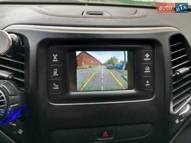 Серый Джип Чероки, объемом двигателя 2.36 л и пробегом 154 тыс. км за 13000 $, фото 4 на Automoto.ua