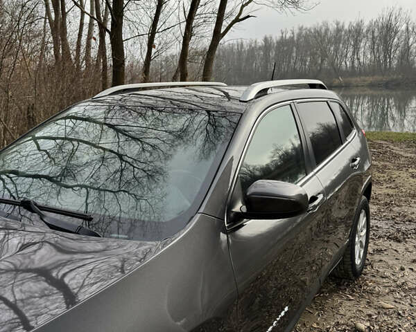 Серый Джип Чероки, объемом двигателя 2.36 л и пробегом 184 тыс. км за 14500 $, фото 22 на Automoto.ua