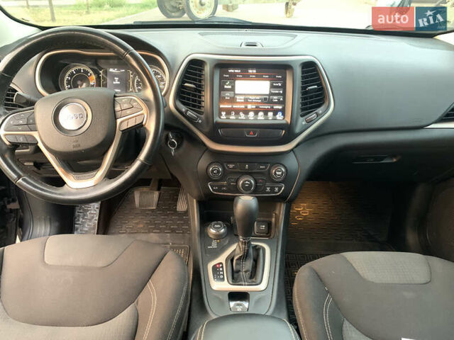 Сірий Джип Cherokee, об'ємом двигуна 2.36 л та пробігом 223 тис. км за 14000 $, фото 13 на Automoto.ua