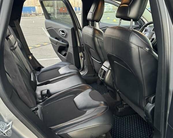 Сірий Джип Cherokee, об'ємом двигуна 2.36 л та пробігом 120 тис. км за 14500 $, фото 17 на Automoto.ua