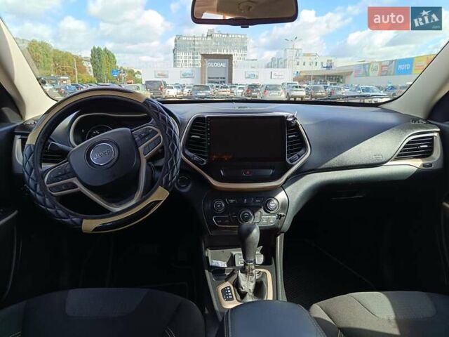 Серый Джип Чероки, объемом двигателя 2.36 л и пробегом 139 тыс. км за 13900 $, фото 9 на Automoto.ua