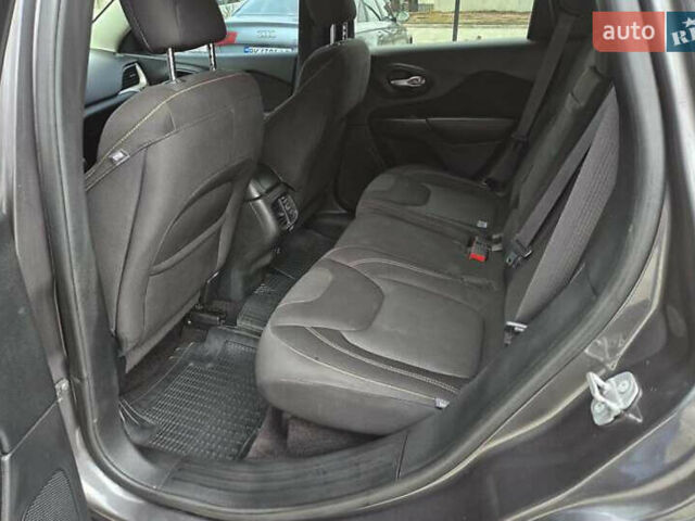 Серый Джип Чероки, объемом двигателя 2.36 л и пробегом 128 тыс. км за 17400 $, фото 17 на Automoto.ua