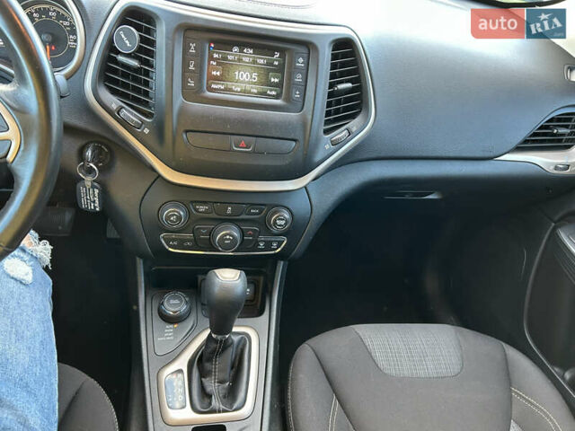 Сірий Джип Cherokee, об'ємом двигуна 2.36 л та пробігом 92 тис. км за 15900 $, фото 21 на Automoto.ua