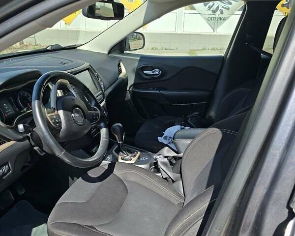 Сірий Джип Cherokee, об'ємом двигуна 3.2 л та пробігом 282 тис. км за 12500 $, фото 16 на Automoto.ua