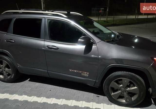 Серый Джип Чероки, объемом двигателя 3.24 л и пробегом 102 тыс. км за 15500 $, фото 1 на Automoto.ua