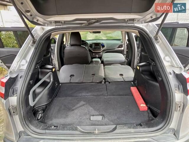 Серый Джип Чероки, объемом двигателя 2.36 л и пробегом 154 тыс. км за 13000 $, фото 23 на Automoto.ua