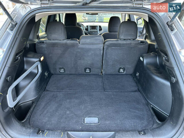 Сірий Джип Cherokee, об'ємом двигуна 2.36 л та пробігом 92 тис. км за 15900 $, фото 11 на Automoto.ua