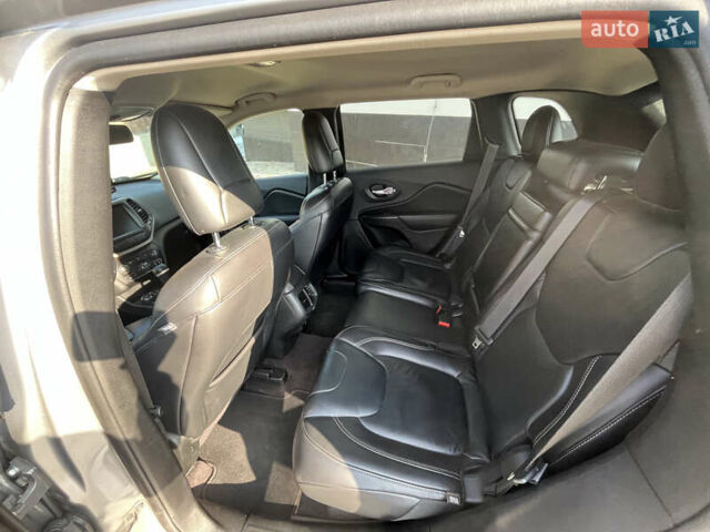 Серый Джип Чероки, объемом двигателя 2.36 л и пробегом 175 тыс. км за 12900 $, фото 27 на Automoto.ua