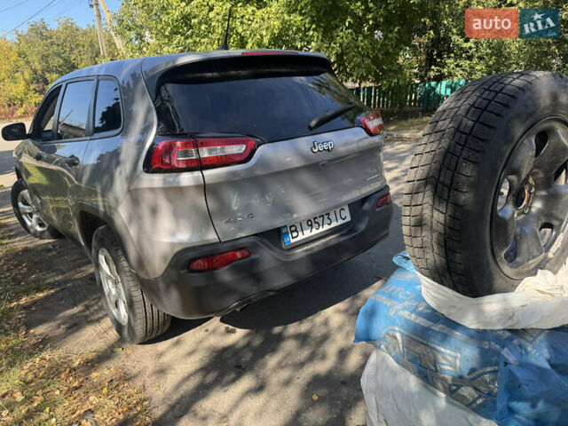 Джип Чероки 2016 в Лубнах на Automoto.ua Серый Джип Чероки, объемом двигателя 2.36 л и пробегом 200 тыс. км за 13499 $, фото 5 на Automoto.ua