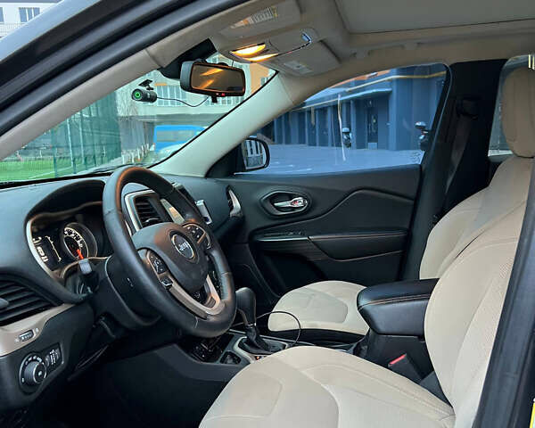 Серый Джип Чероки, объемом двигателя 2.36 л и пробегом 134 тыс. км за 12400 $, фото 5 на Automoto.ua