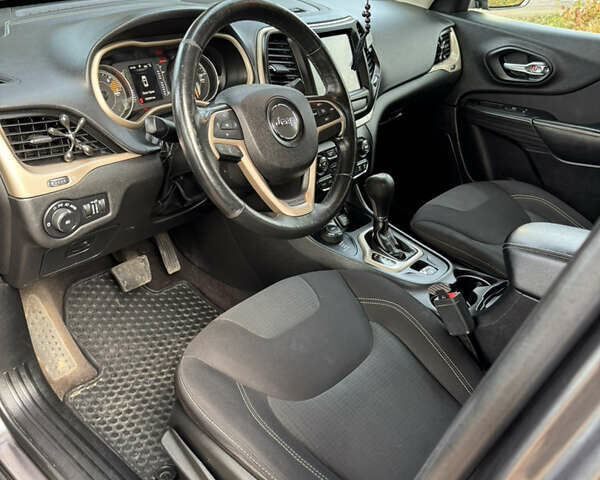 Серый Джип Чероки, объемом двигателя 2.36 л и пробегом 184 тыс. км за 14500 $, фото 12 на Automoto.ua