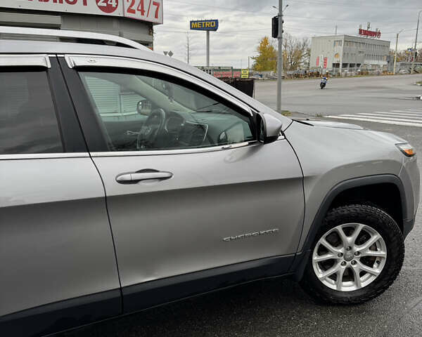 Серый Джип Чероки, объемом двигателя 3.24 л и пробегом 148 тыс. км за 17500 $, фото 5 на Automoto.ua