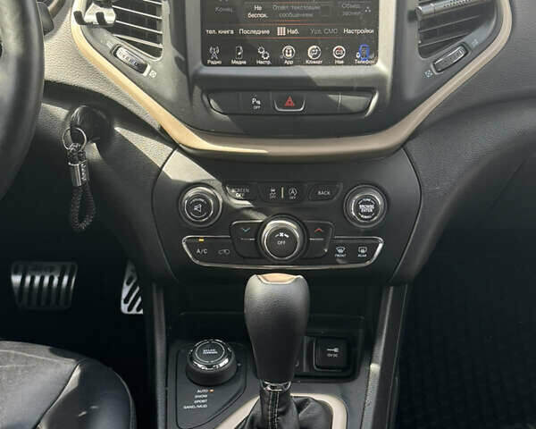 Сірий Джип Cherokee, об'ємом двигуна 3.2 л та пробігом 116 тис. км за 16900 $, фото 8 на Automoto.ua