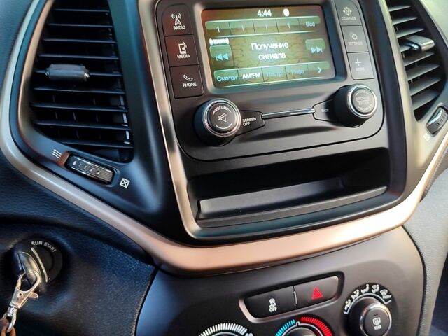 Сірий Джип Cherokee, об'ємом двигуна 2.4 л та пробігом 115 тис. км за 15400 $, фото 7 на Automoto.ua