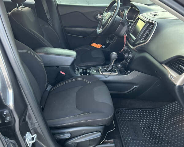 Серый Джип Чероки, объемом двигателя 3.24 л и пробегом 179 тыс. км за 14000 $, фото 7 на Automoto.ua