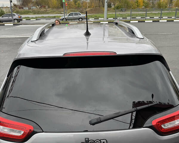 Серый Джип Чероки, объемом двигателя 3.24 л и пробегом 148 тыс. км за 17500 $, фото 3 на Automoto.ua