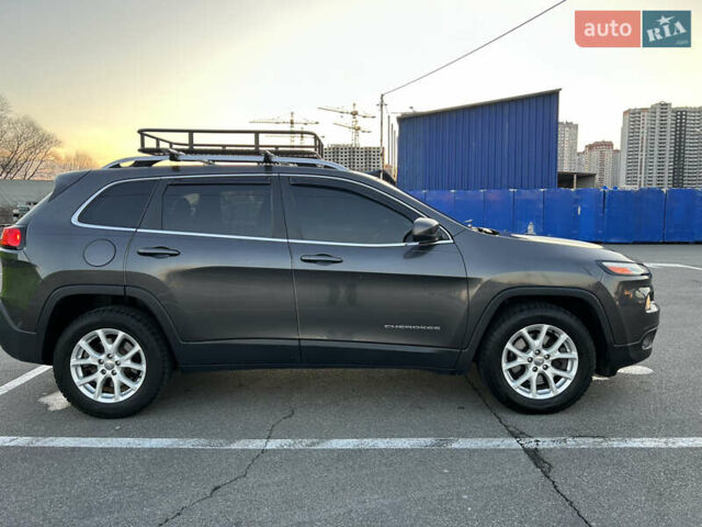 Серый Джип Чероки, объемом двигателя 3.24 л и пробегом 179 тыс. км за 14000 $, фото 1 на Automoto.ua