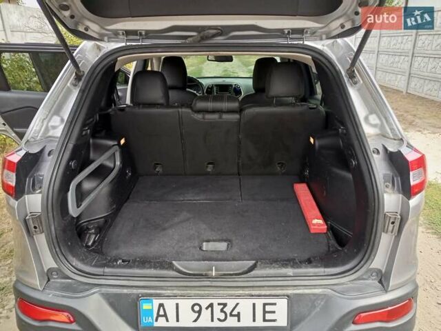 Серый Джип Чероки, объемом двигателя 2.36 л и пробегом 154 тыс. км за 13000 $, фото 24 на Automoto.ua